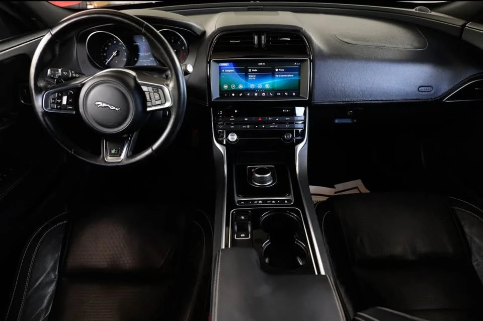 2017 Jaguar XE - Image 9 of 16