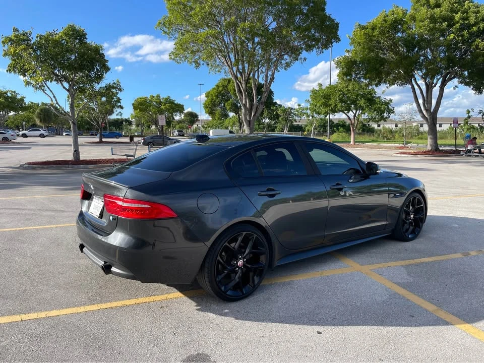 2017 Jaguar XE - Image 5 of 19