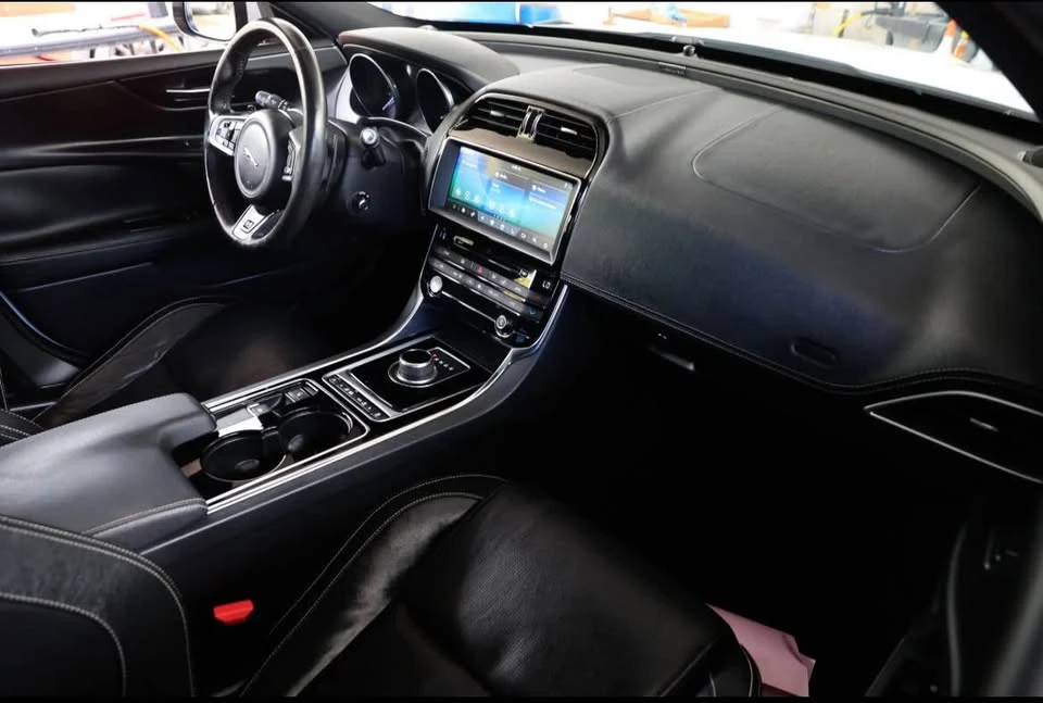 2017 Jaguar XE - Image 13 of 16