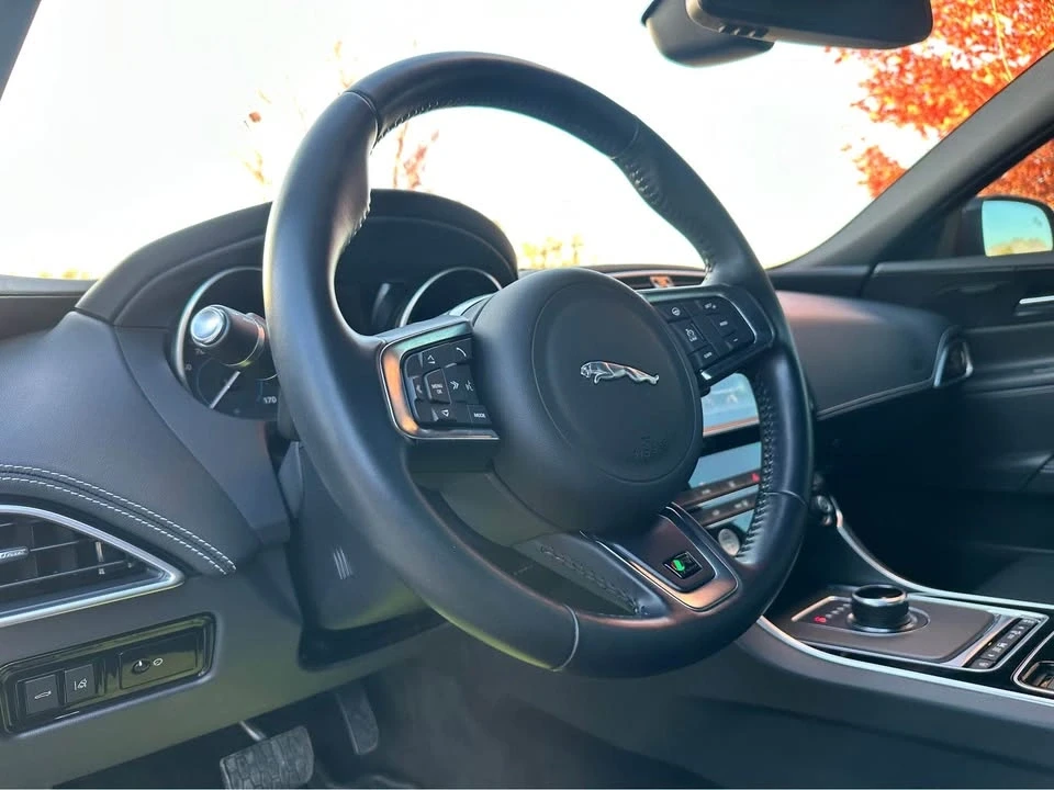 2017 Jaguar XE - Image 6 of 9