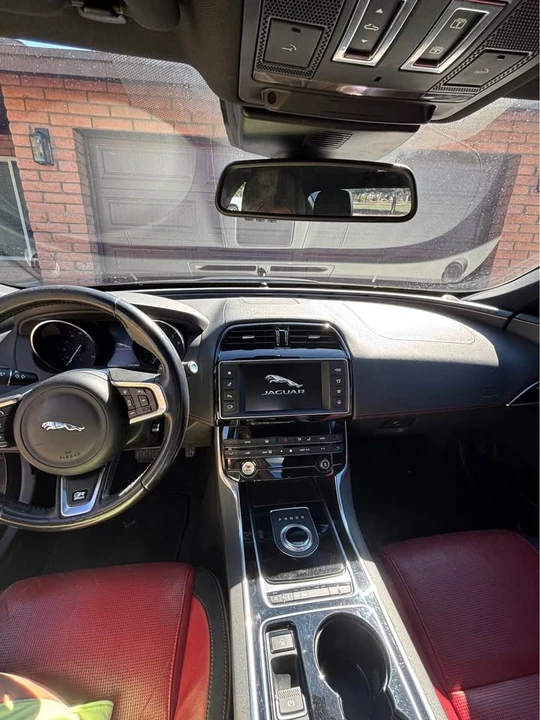 2017 Jaguar XE - Image 11 of 18