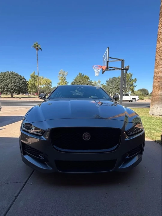 2017 Jaguar XE - Image 2 of 18