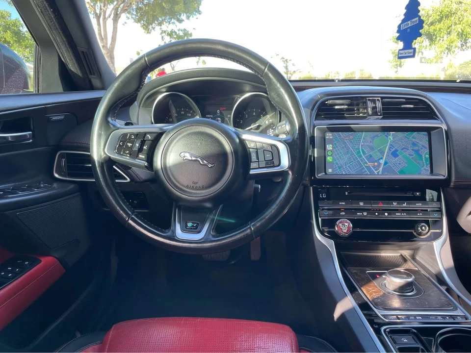 2017 Jaguar XE - Image 18 of 18