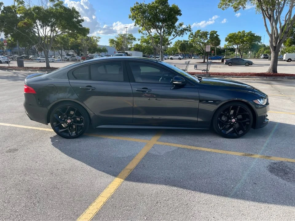 2017 Jaguar XE - Image 4 of 18