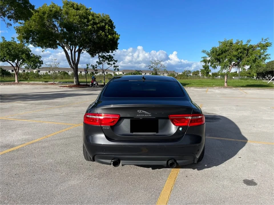 2017 Jaguar XE - Image 5 of 18