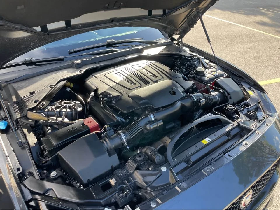 2017 Jaguar XE - Image 9 of 18