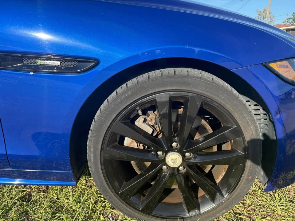 2017 Jaguar XE - Image 2 of 13