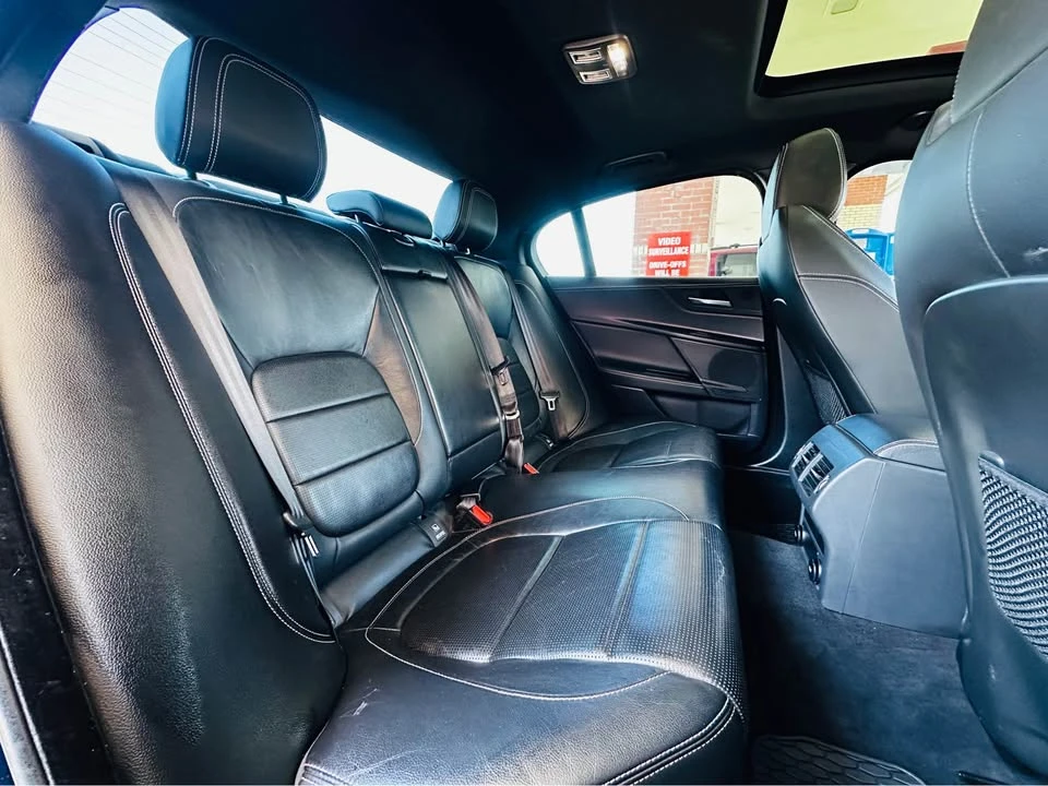 2017 Jaguar XE - Image 10 of 20