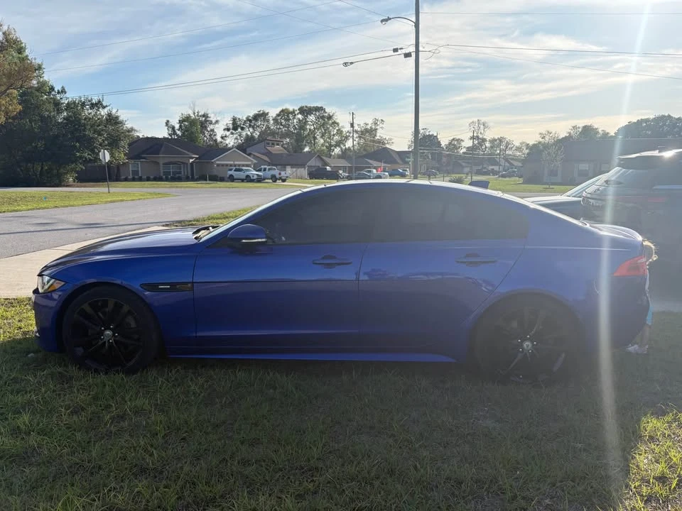 2017 Jaguar XE - Image 7 of 13