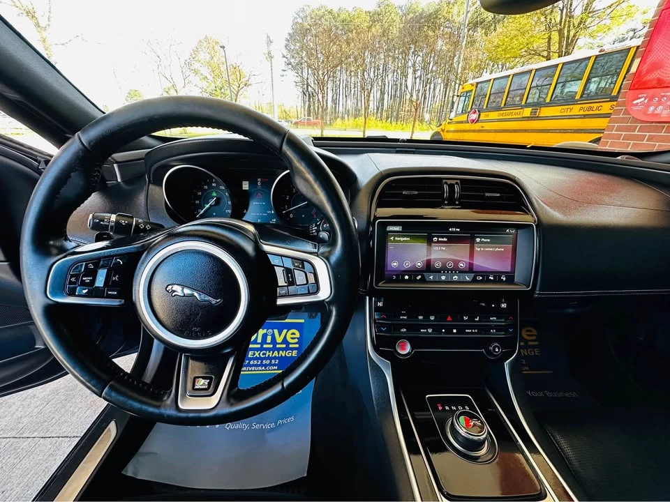 2017 Jaguar XE - Image 15 of 20