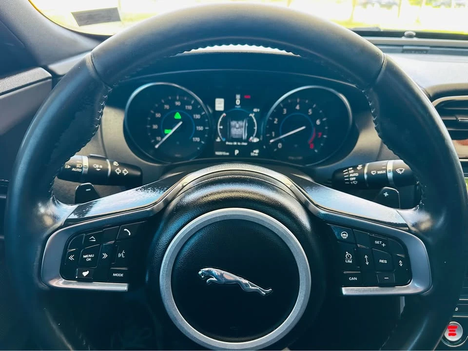 2017 Jaguar XE - Image 16 of 20