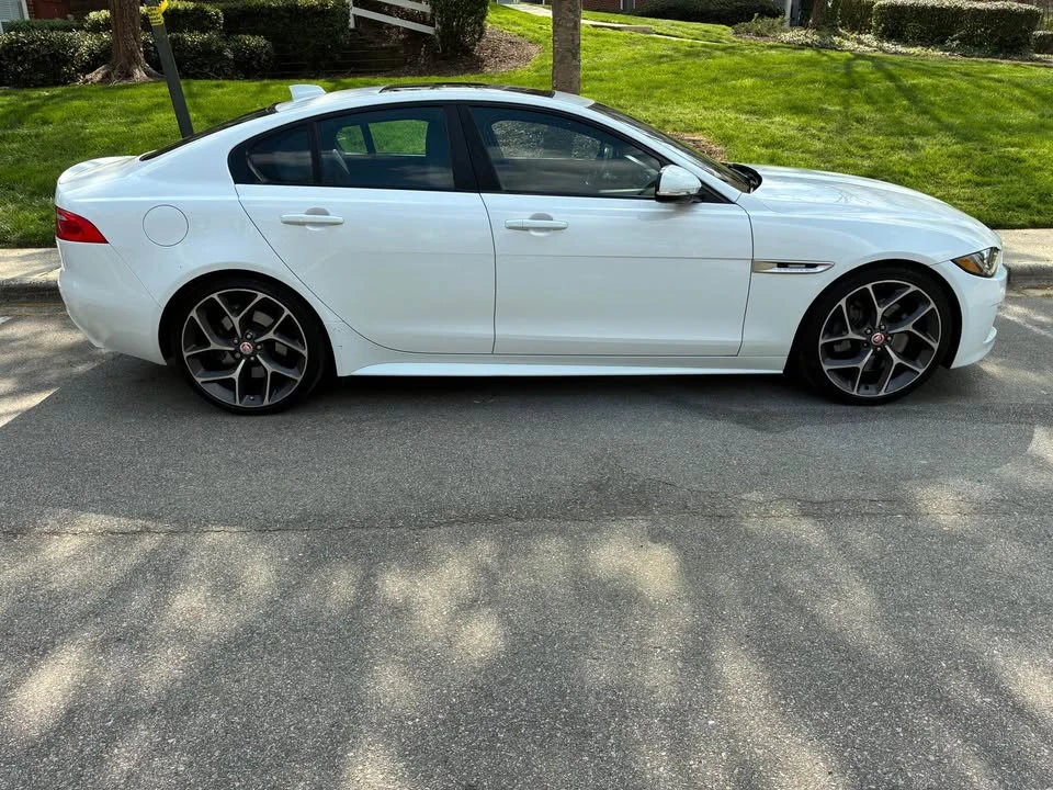 2017 Jaguar XE - Image 4 of 12