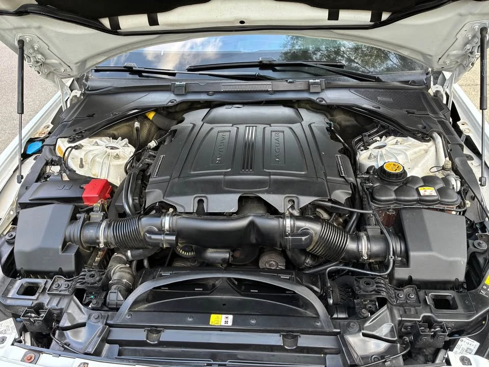 2017 Jaguar XE - Image 11 of 12