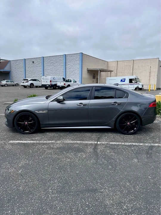 2017 Jaguar XE - Image 2 of 20