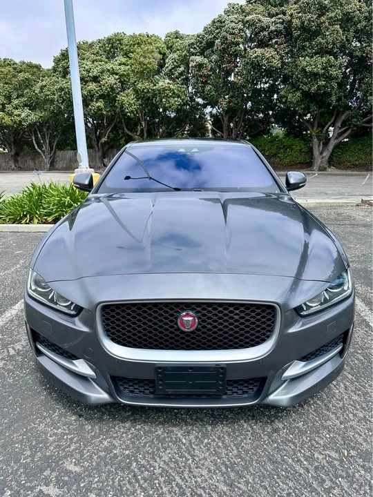 2017 Jaguar XE - Image 11 of 20
