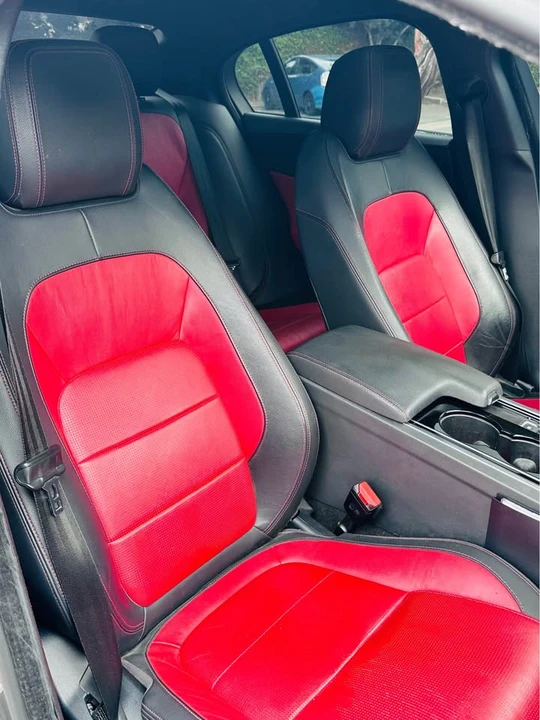 2017 Jaguar XE - Image 18 of 20