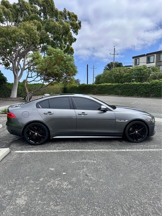 2017 Jaguar XE - Image 9 of 20