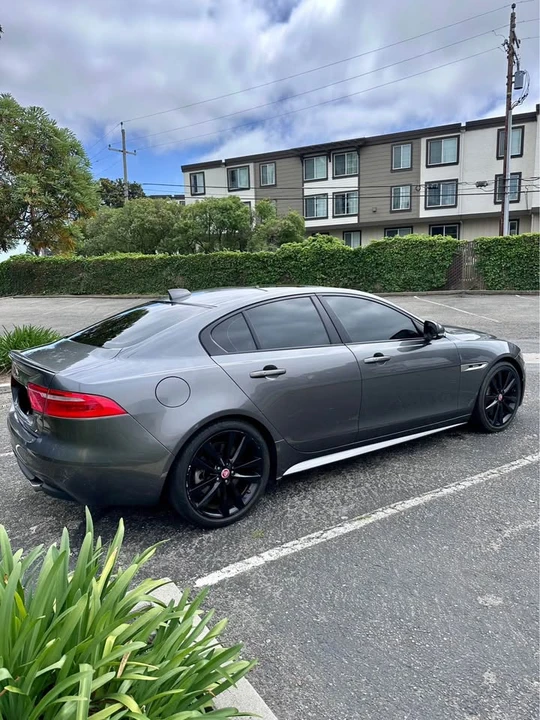 2017 Jaguar XE - Image 8 of 20