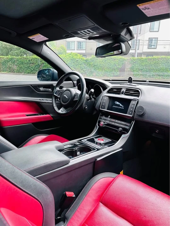 2017 Jaguar XE - Image 12 of 20
