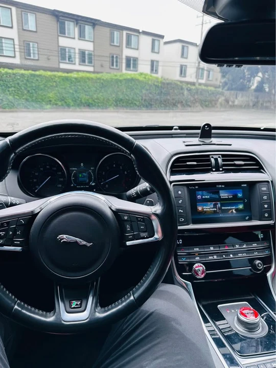2017 Jaguar XE - Image 14 of 20