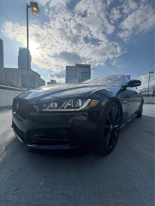 2017 Jaguar XE - Image 5 of 17
