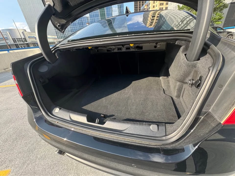 2017 Jaguar XE - Image 16 of 17