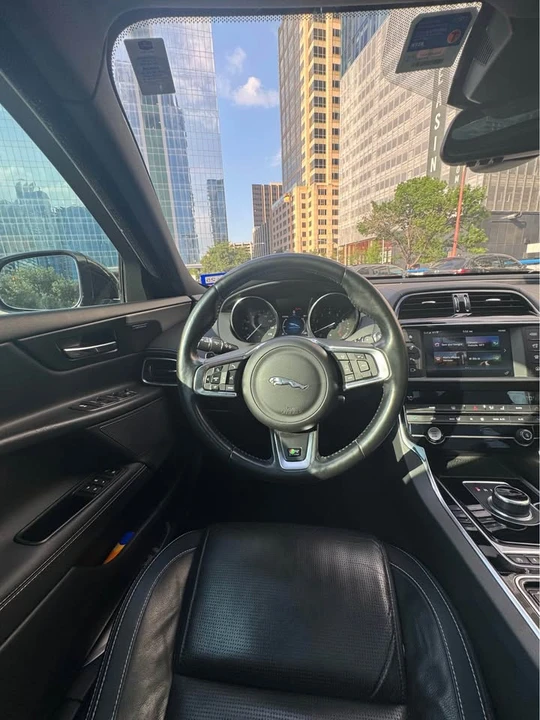 2017 Jaguar XE - Image 12 of 17
