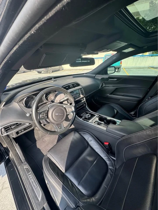 2017 Jaguar XE - Image 14 of 17