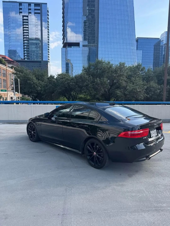 2017 Jaguar XE - Image 10 of 17