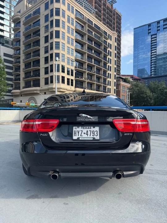 2017 Jaguar XE - Image 9 of 17