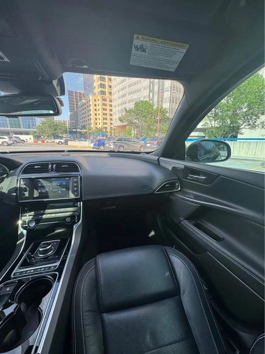 2017 Jaguar XE - Image 13 of 17