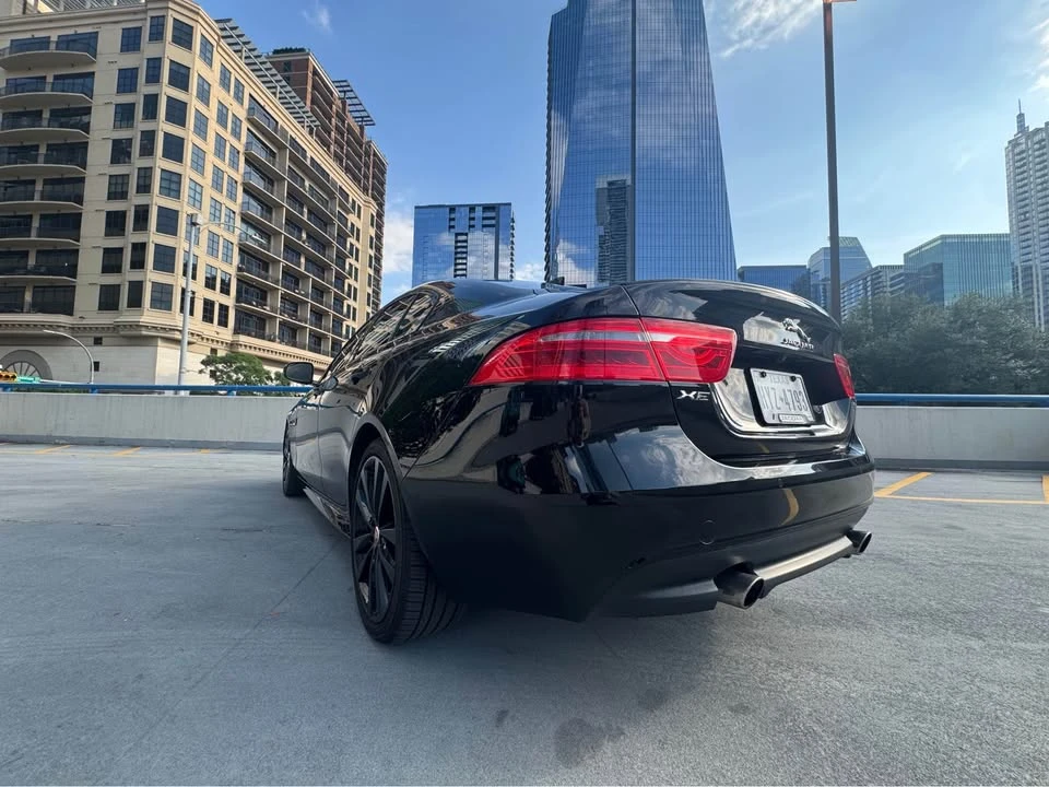 2017 Jaguar XE - Image 8 of 17