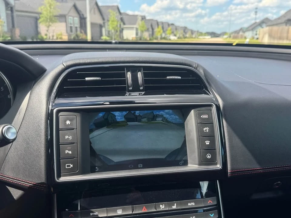 2017 Jaguar XE - Image 17 of 18