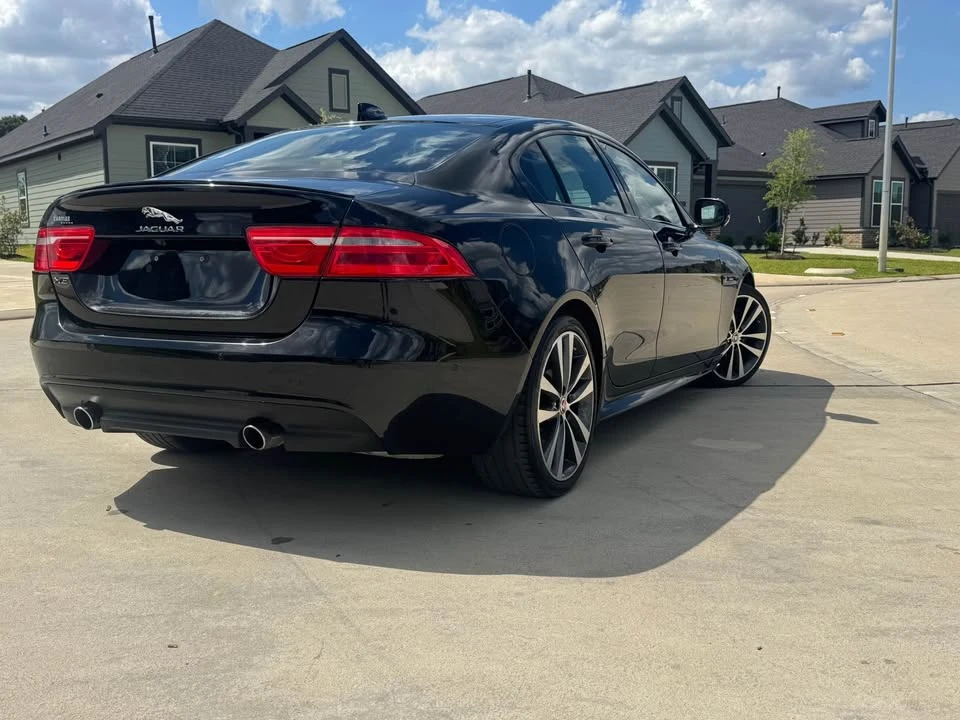 2017 Jaguar XE - Image 4 of 18
