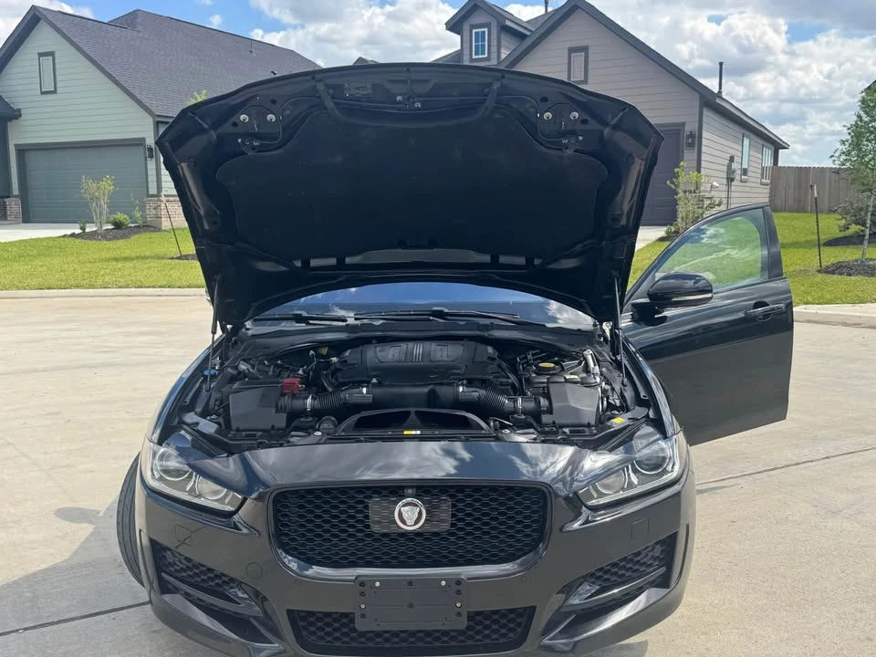 2017 Jaguar XE - Image 13 of 18