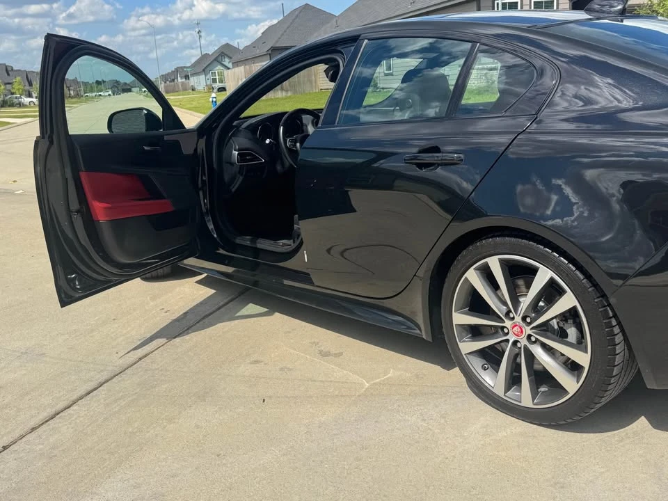 2017 Jaguar XE - Image 3 of 18