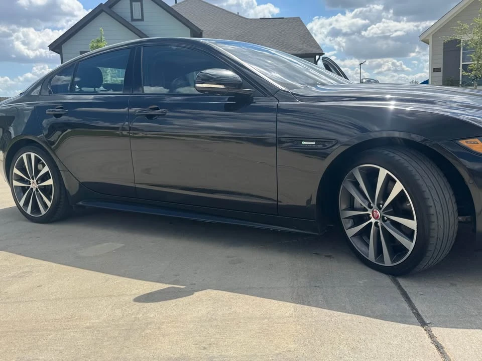 2017 Jaguar XE - Image 2 of 18