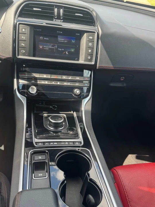 2017 Jaguar XE - Image 18 of 18