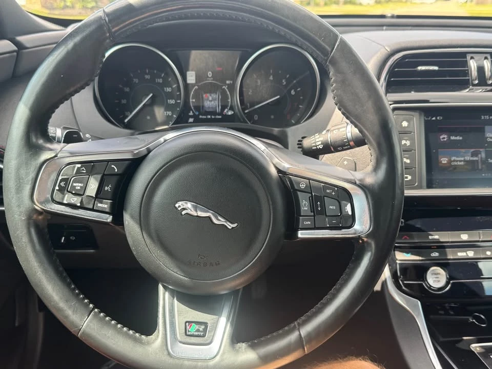 2017 Jaguar XE - Image 5 of 18