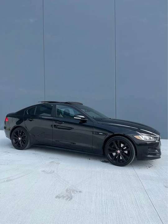 2017 Jaguar XE - Image 4 of 17
