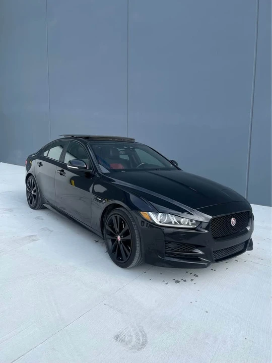 2017 Jaguar XE - Image 3 of 17