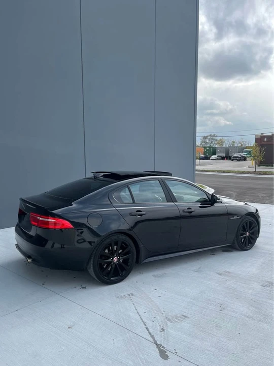 2017 Jaguar XE - Image 5 of 17