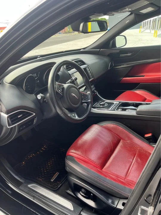 2017 Jaguar XE - Image 9 of 17