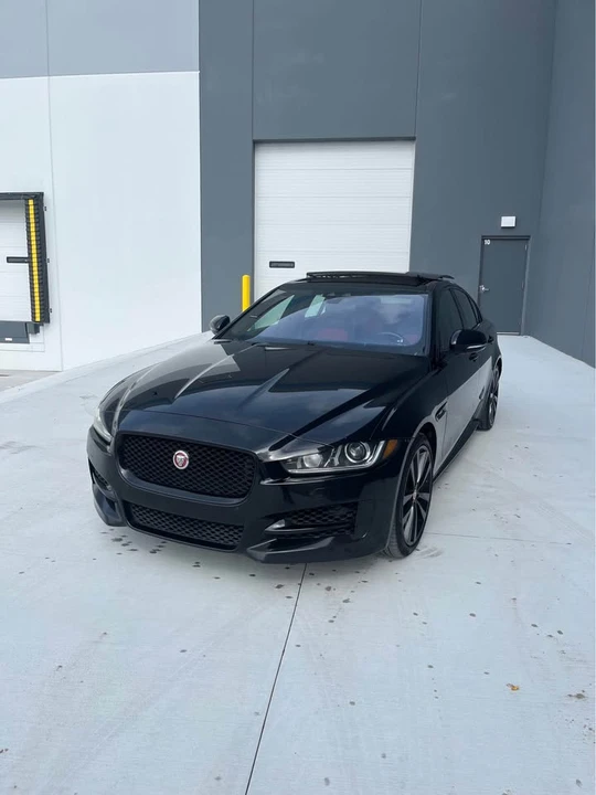 2017 Jaguar XE - Image 2 of 17