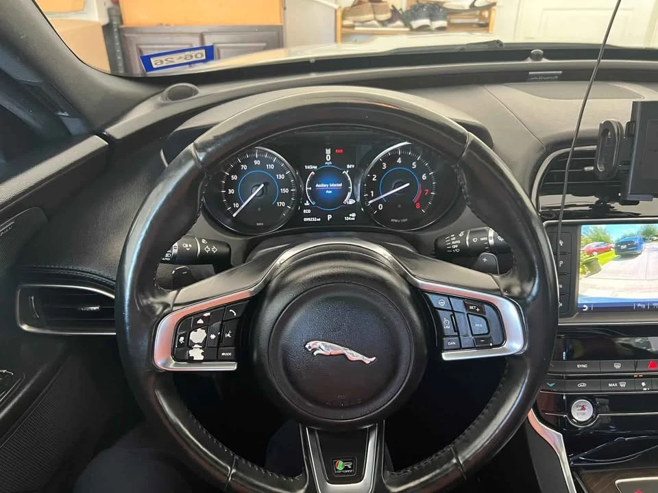 2017 Jaguar XE - Image 12 of 19