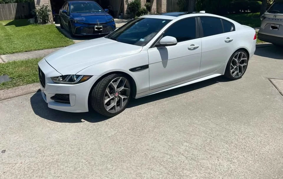 2017 Jaguar XE - Image 14 of 19