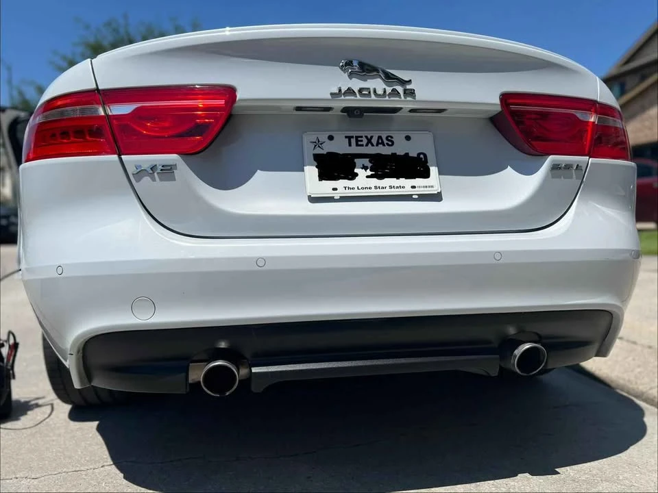 2017 Jaguar XE - Image 9 of 19