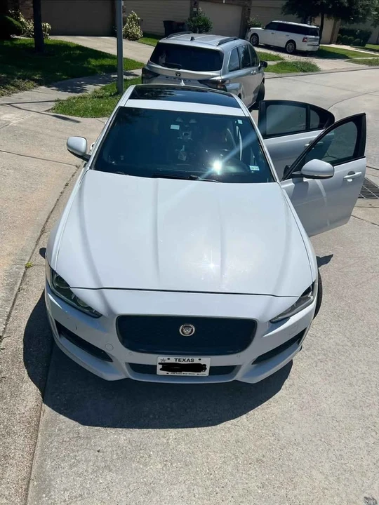 2017 Jaguar XE - Image 2 of 19