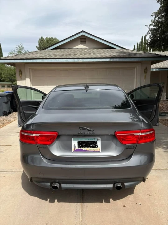 2017 Jaguar XE - Image 6 of 7