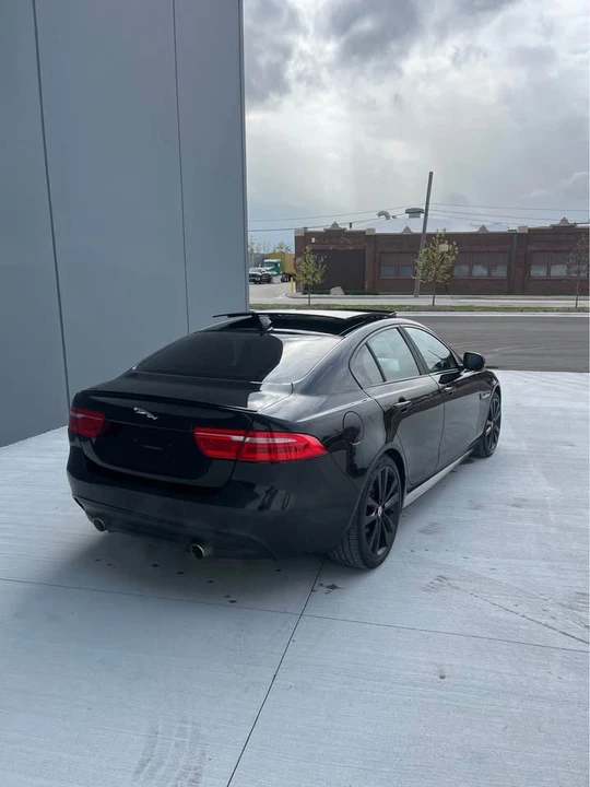 2017 Jaguar XE - Image 6 of 17